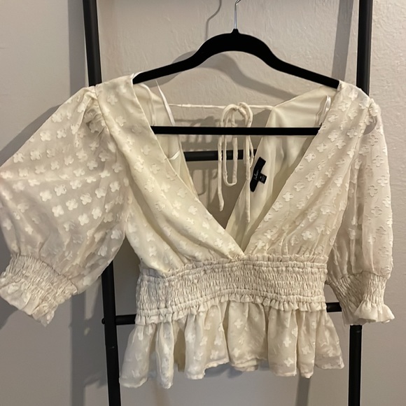 Medium SUPER cute backless crop babydoll blouse with sparkle ✨ detail - Picture 2 of 7